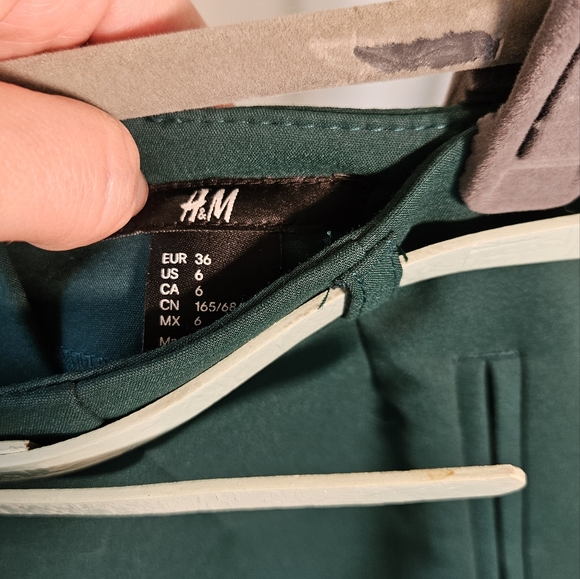 H&M mini skirt with belt - Picture 2 of 5